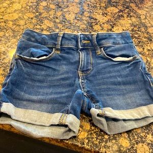 Dark blue Jean shorts no rips zip up with button in